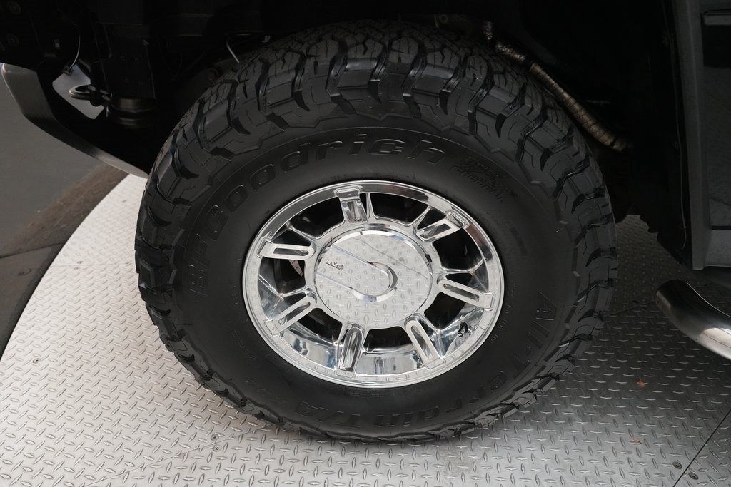 Used 2003 HUMMER H2 w/ Preferred Equipment Group image 8