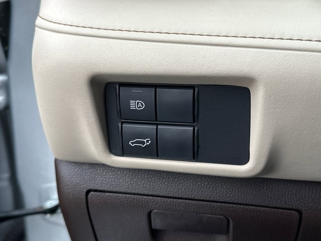 Used 2022 Toyota Highlander XLE AWD/4WD image 24