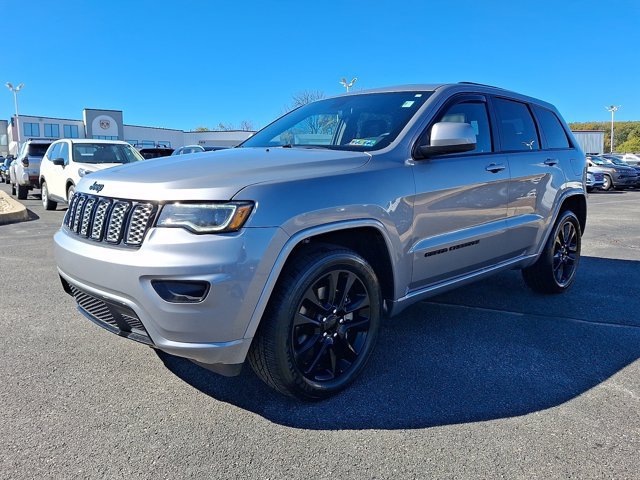 Certified 2021 Jeep Grand Cherokee Laredo X AWD/4WD image 3