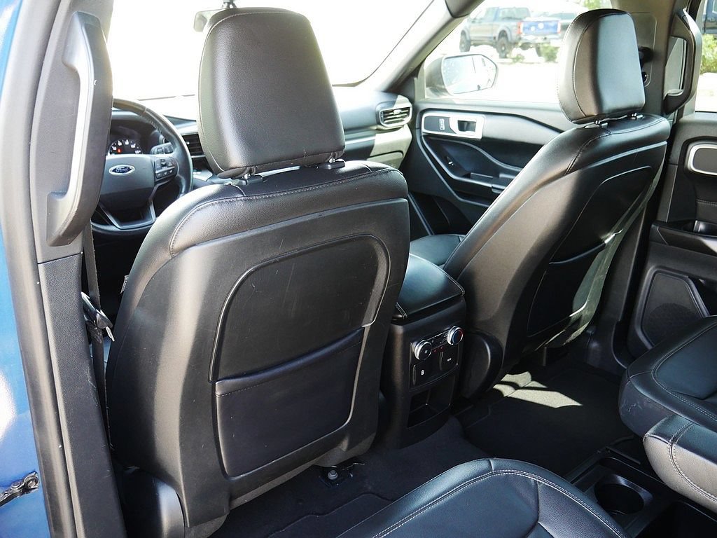 Used 2020 Ford Explorer XLT w/ Equipment Group 202A AWD/4WD image 16