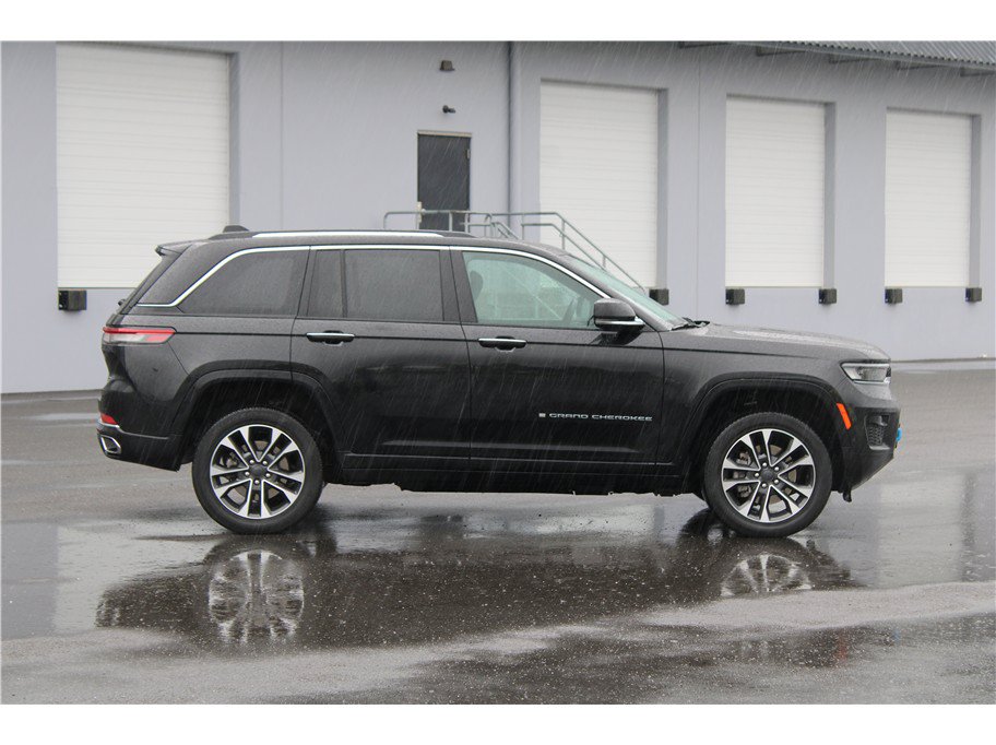 Used 2022 Jeep Grand Cherokee Overland w/ Luxury Tech Group IV AWD/4WD image 4