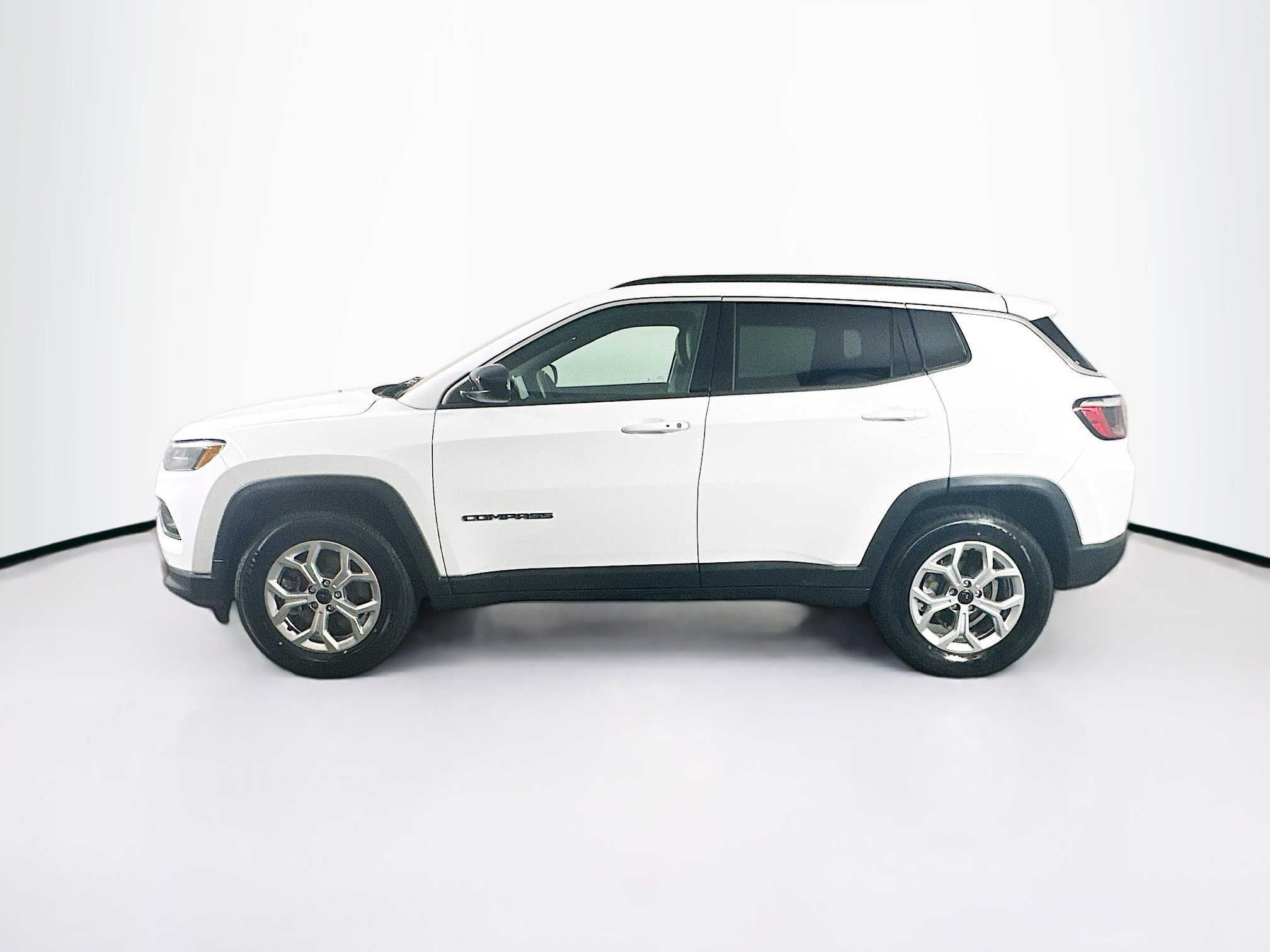 Used 2025 Jeep Compass Latitude image 4