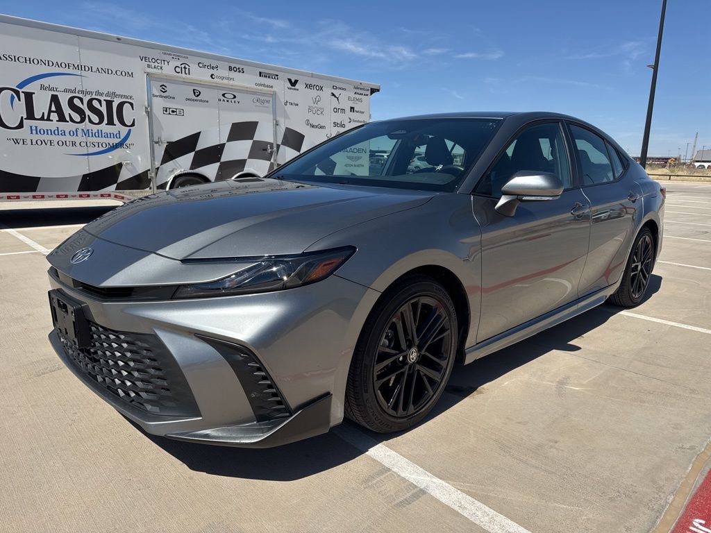 Used 2025 Toyota Camry SE FWD image 1