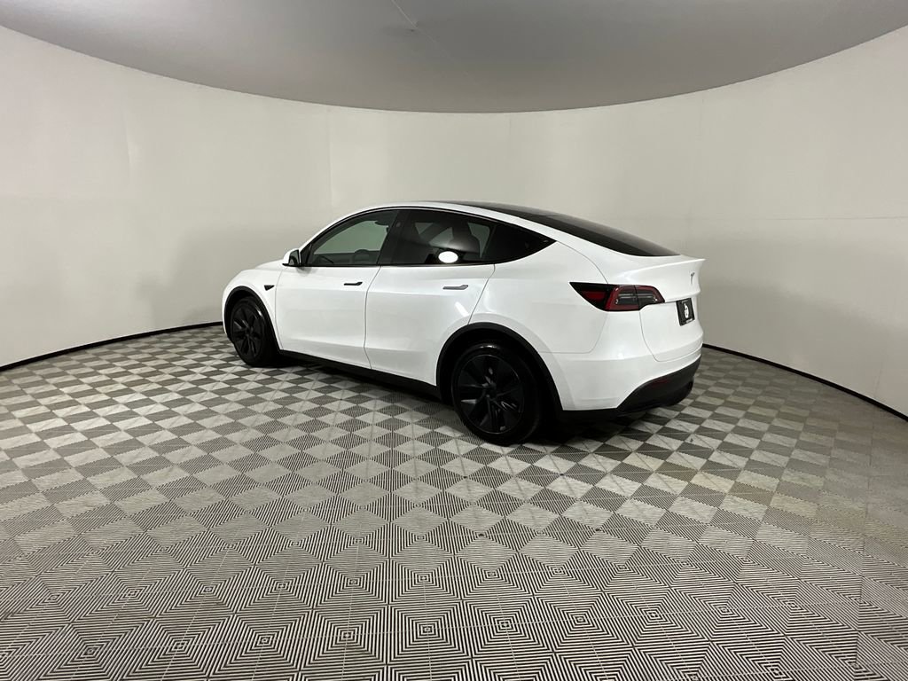 Used 2024 Tesla Model Y Long Range AWD/4WD image 3
