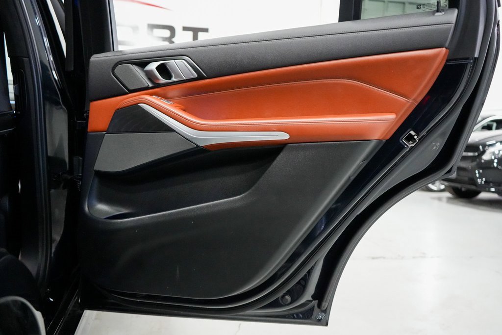 Used 2022 BMW X7 M50i w/ Dynamic Handling Package image 25