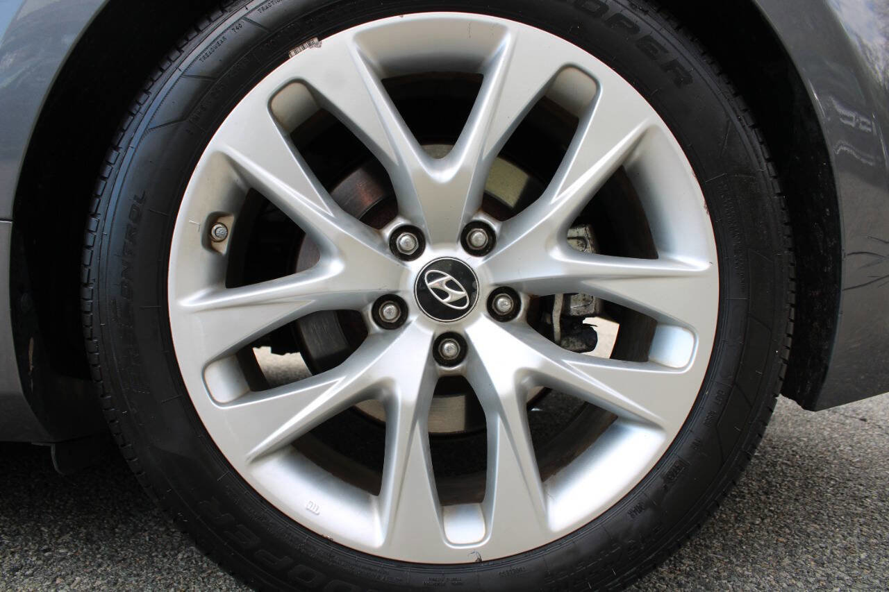 Used 2015 Hyundai Genesis 3.8 RWD image 20