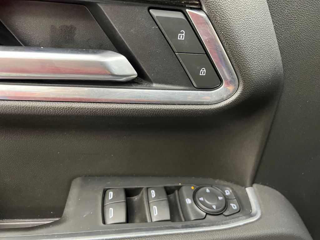 Used 2025 Chevrolet Silverado 1500 LT AWD/4WD image 15