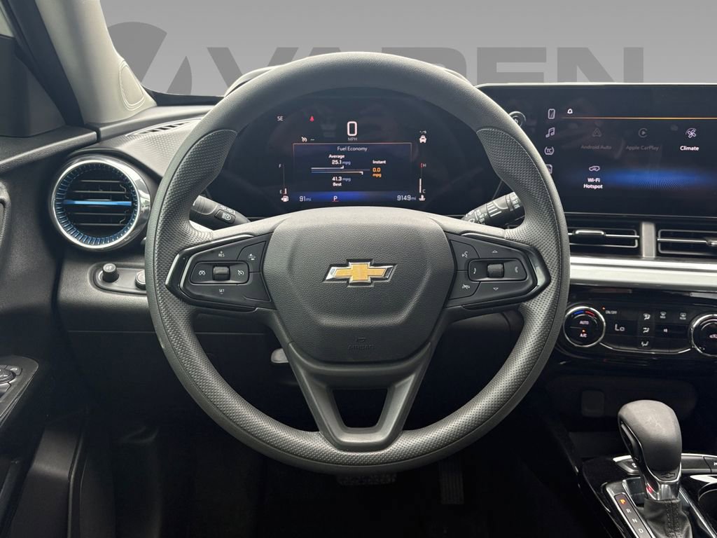 Used 2026 Chevrolet Trax LT FWD image 10