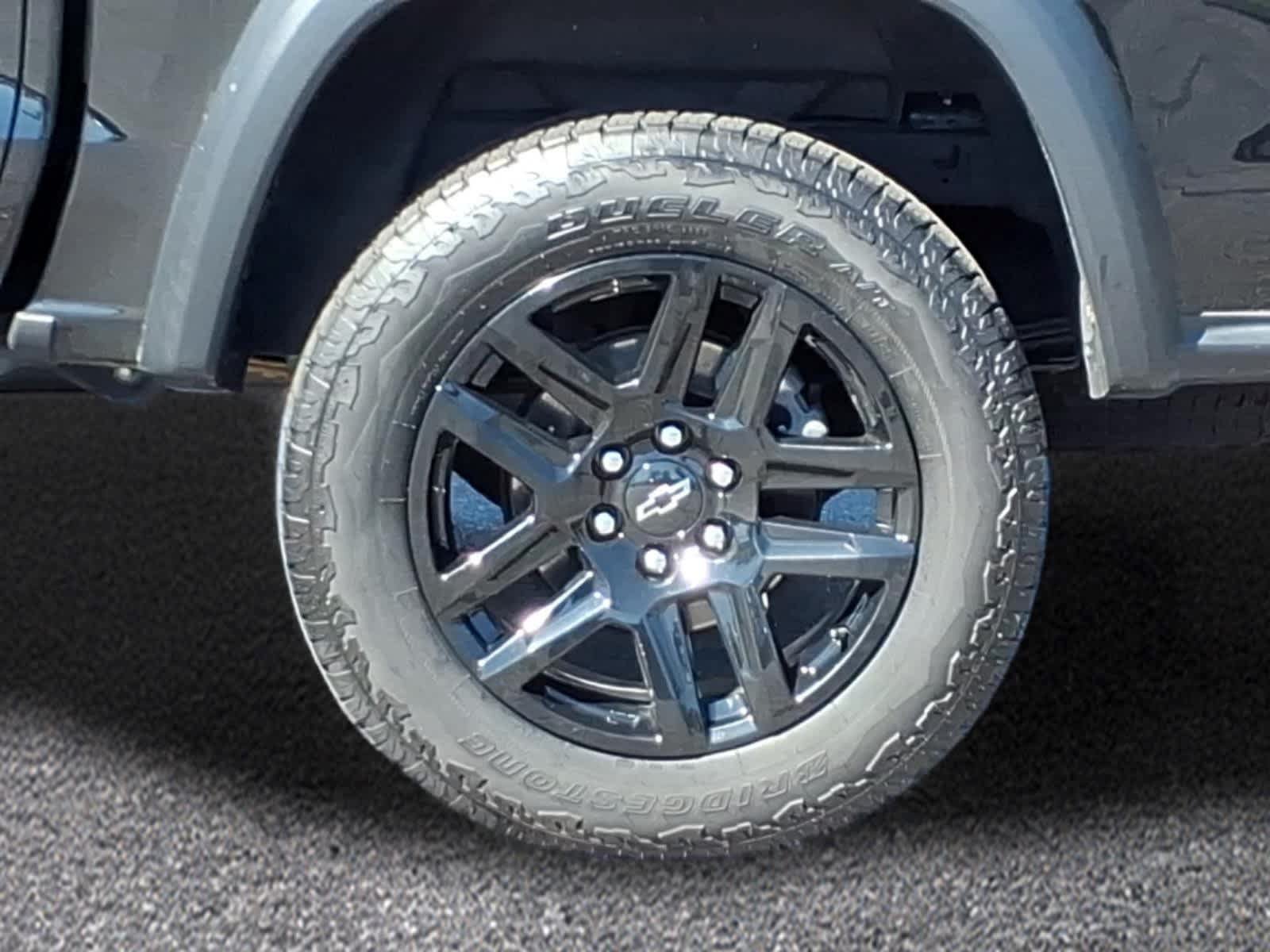 Used 2024 Chevrolet Colorado Trail Boss w/ Technology Package AWD/4WD image 5