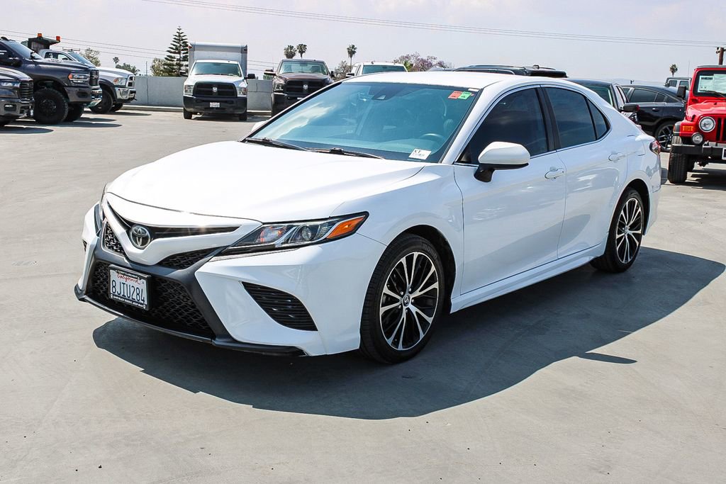 Used 2019 Toyota Camry SE image 3