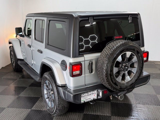 Used 2022 Jeep Wrangler Unlimited Sahara w/ Cold Weather Group AWD/4WD image 7