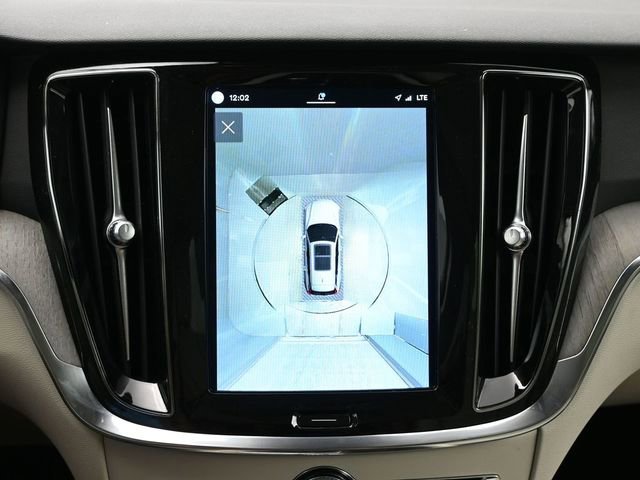 Used 2023 Volvo V60 B5 Cross Country Plus image 19