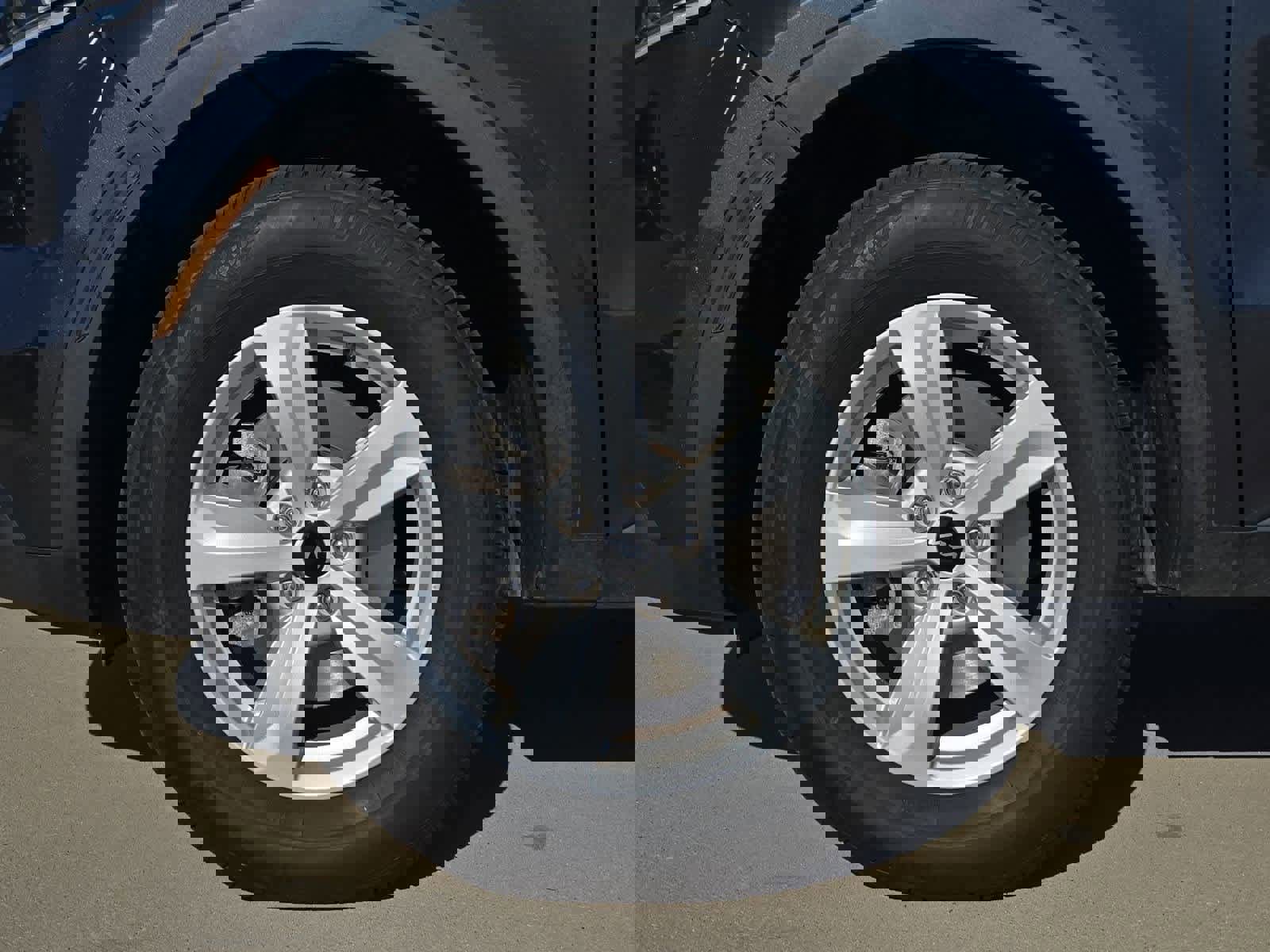 Used 2023 Kia Sorento LX image 12