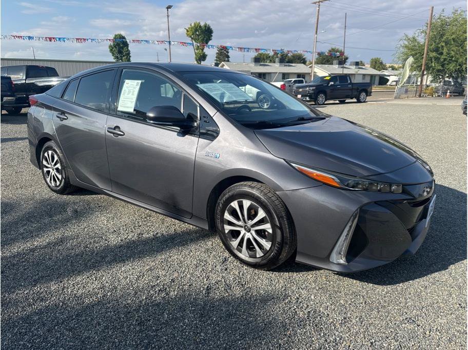 Used 2020 Toyota Prius Prime XLE FWD image 3