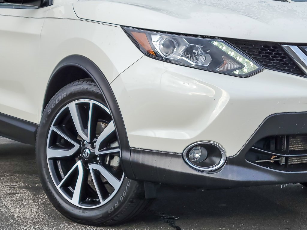 Used 2017 Nissan Rogue Sport SL w/ SL Premium Package image 3