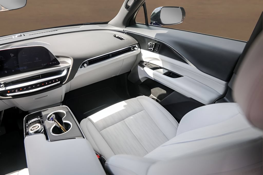 Certified 2025 Cadillac Lyriq Sport w/ LPO, Floor Liner Package AWD/4WD image 25