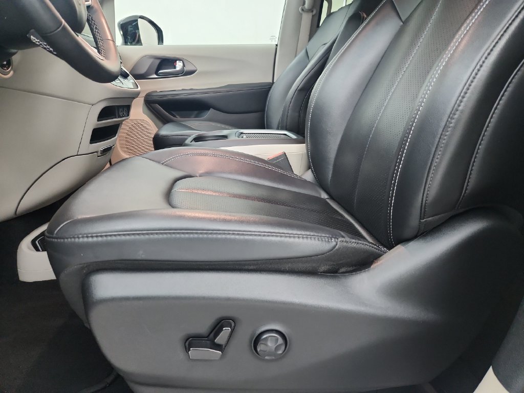 Certified 2024 Chrysler Pacifica Touring-L FWD image 22