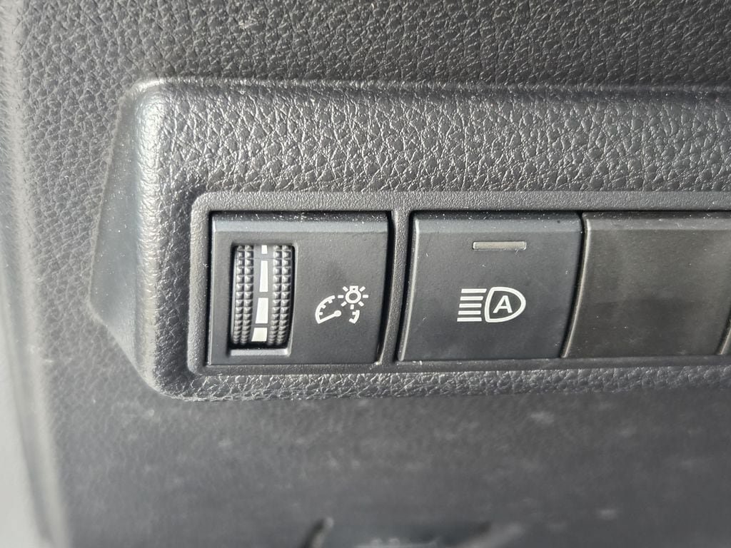 Used 2025 Toyota Corolla LE FWD image 23
