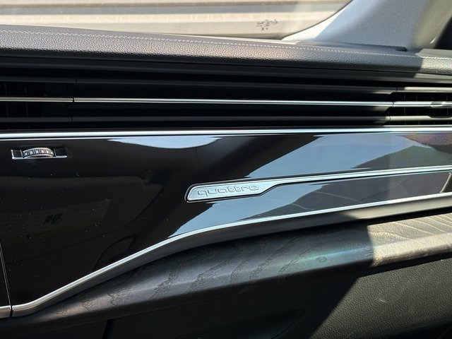 Used 2023 Audi Q8 Premium image 22