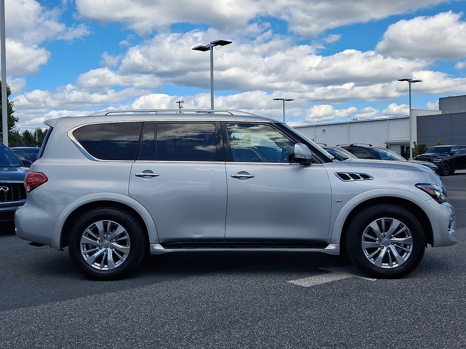 Used 2017 INFINITI QX80 4WD w/ Driver Assistance Package image 6