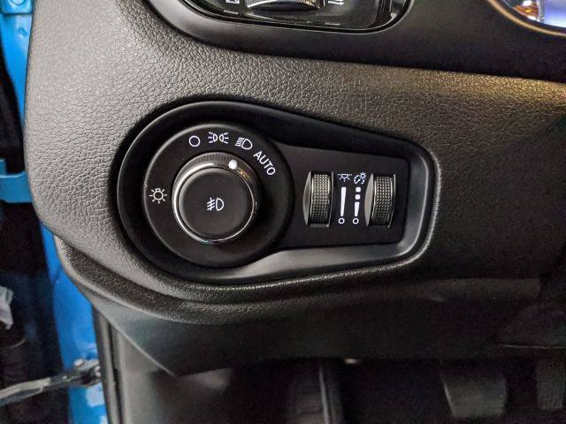 Used 2022 Jeep Renegade Altitude w/ Sun/Sound Group AWD/4WD image 17