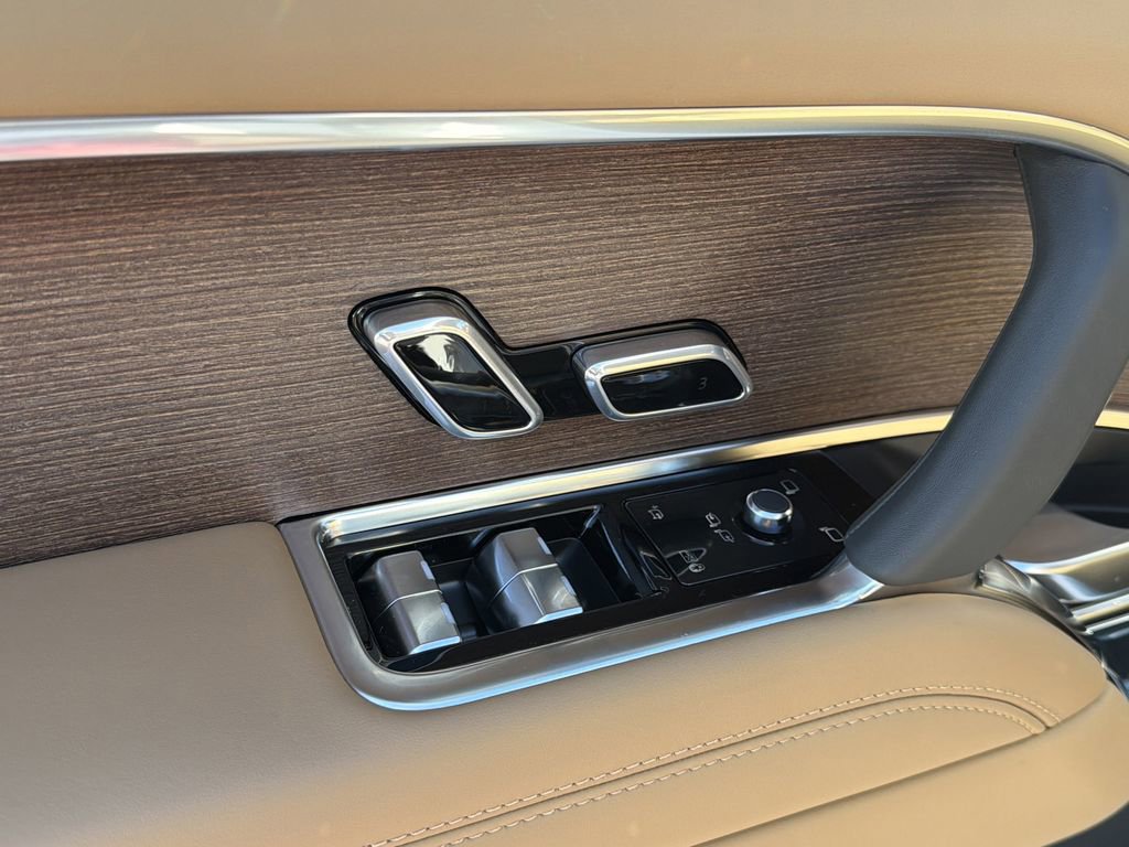 New 2026 Land Rover Range Rover SE image 21