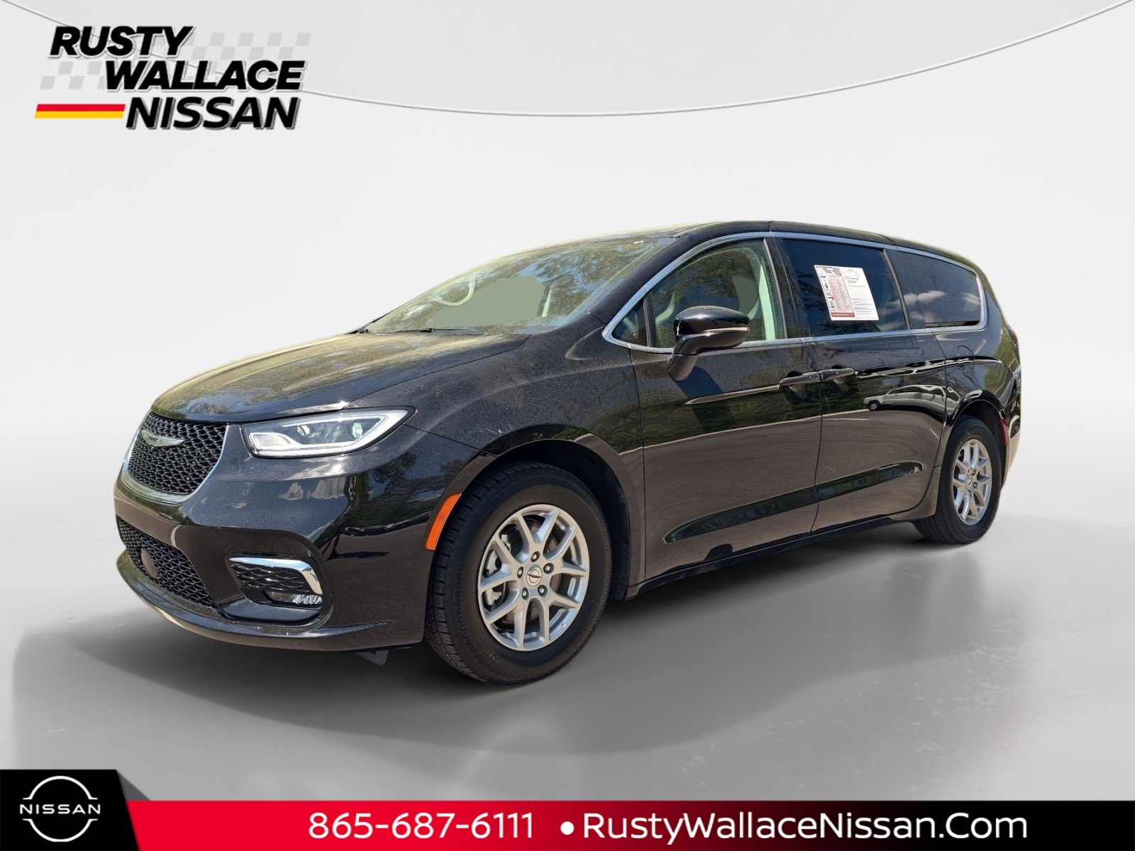 Used 2024 Chrysler Pacifica Touring-L FWD image 1
