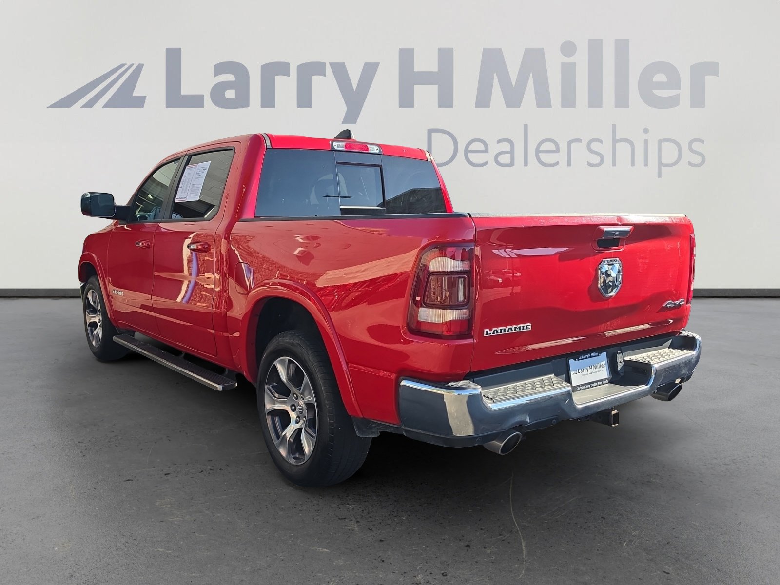 Used 2019 RAM 1500 Laramie AWD/4WD image 3