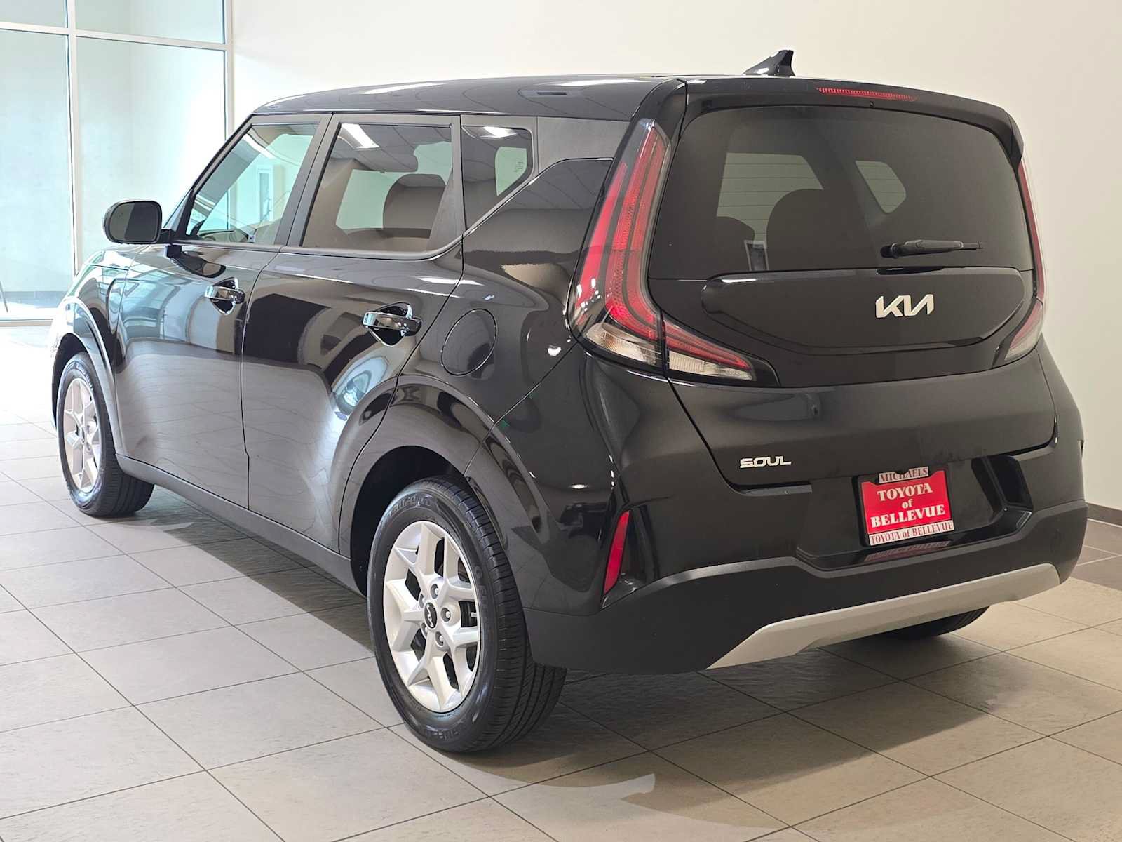 Used 2023 Kia Soul LX w/ LX Technology Package FWD image 4