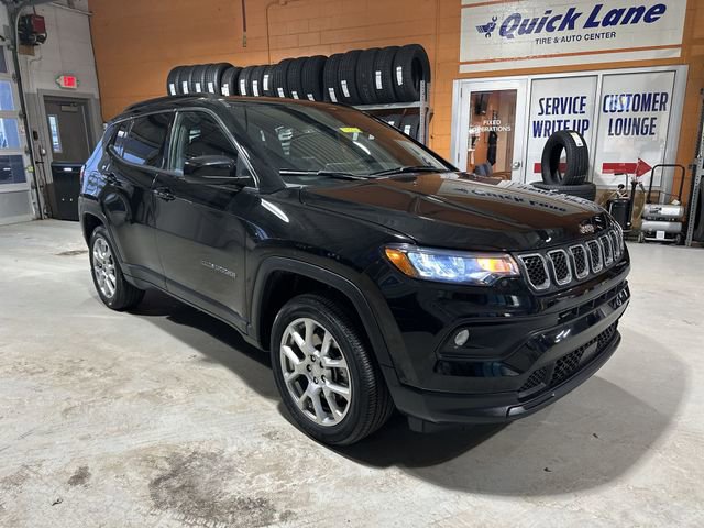 Used 2023 Jeep Compass Latitude AWD/4WD image 11