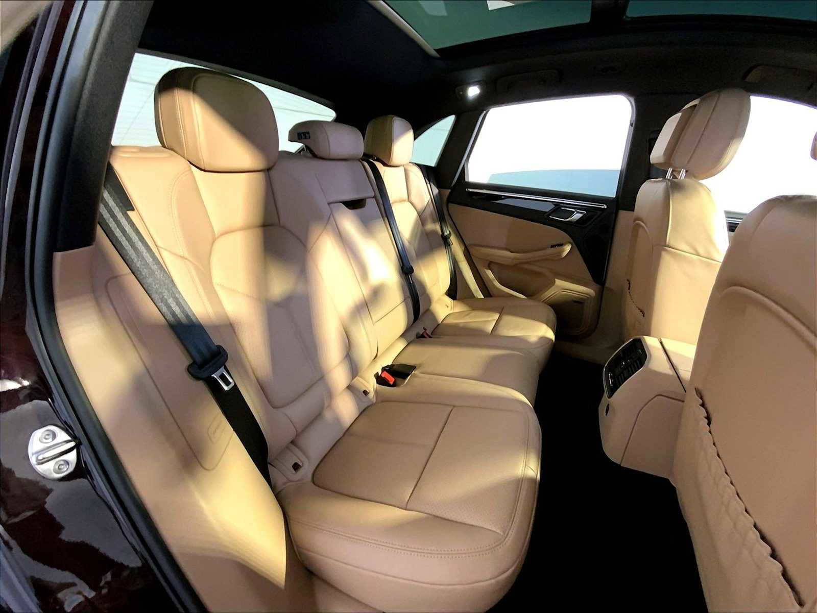 Certified 2025 Porsche Macan image 23