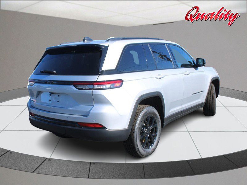 New 2025 Jeep Grand Cherokee Altitude w/ Trailer Tow Package image 3