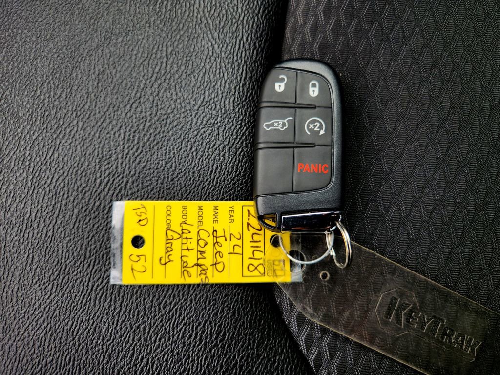 Used 2024 Jeep Compass Latitude w/ Convenience Group image 28