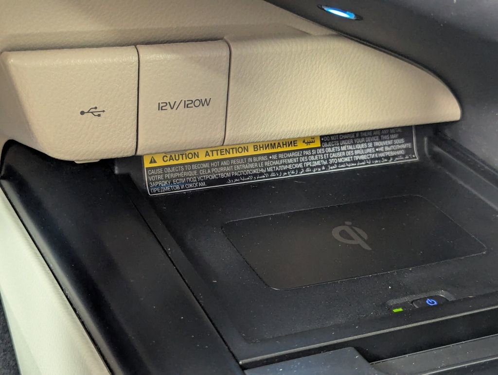 Used 2020 Toyota Camry XLE FWD image 21