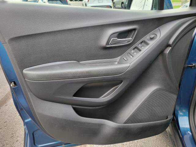 Used 2020 Chevrolet Trax LT FWD image 6