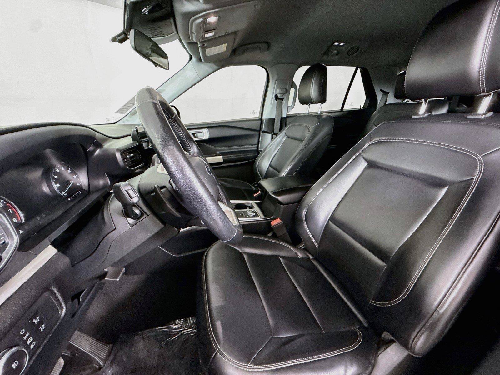 Used 2021 Ford Explorer XLT w/ Equipment Group 202A AWD/4WD image 3
