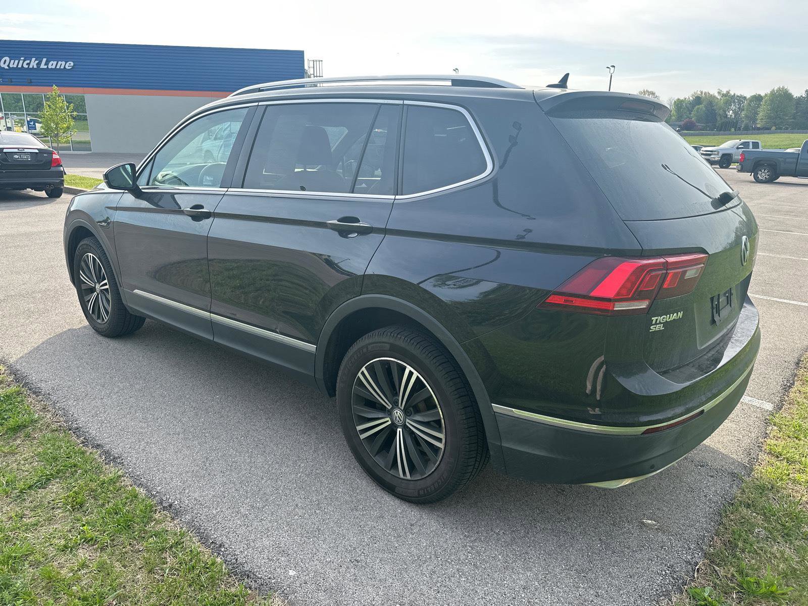 Used 2019 Volkswagen Tiguan SEL image 3