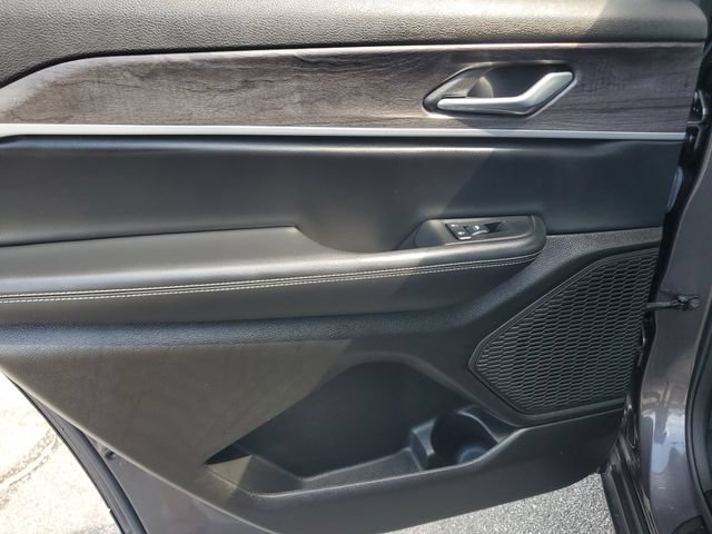 Certified 2025 Jeep Grand Cherokee L Limited w/ Black Appearance Package AWD/4WD image 18
