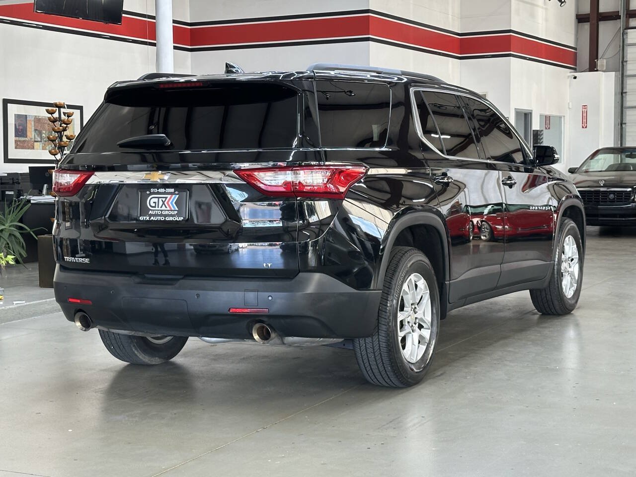 Used 2019 Chevrolet Traverse LT w/ LPO, Floor Liner Package FWD image 2