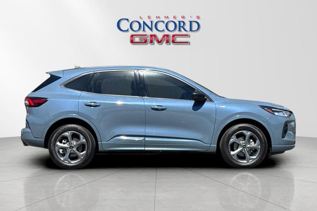 Used 2023 Ford Escape ST-Line w/ Tech Pack #1 AWD/4WD image 3