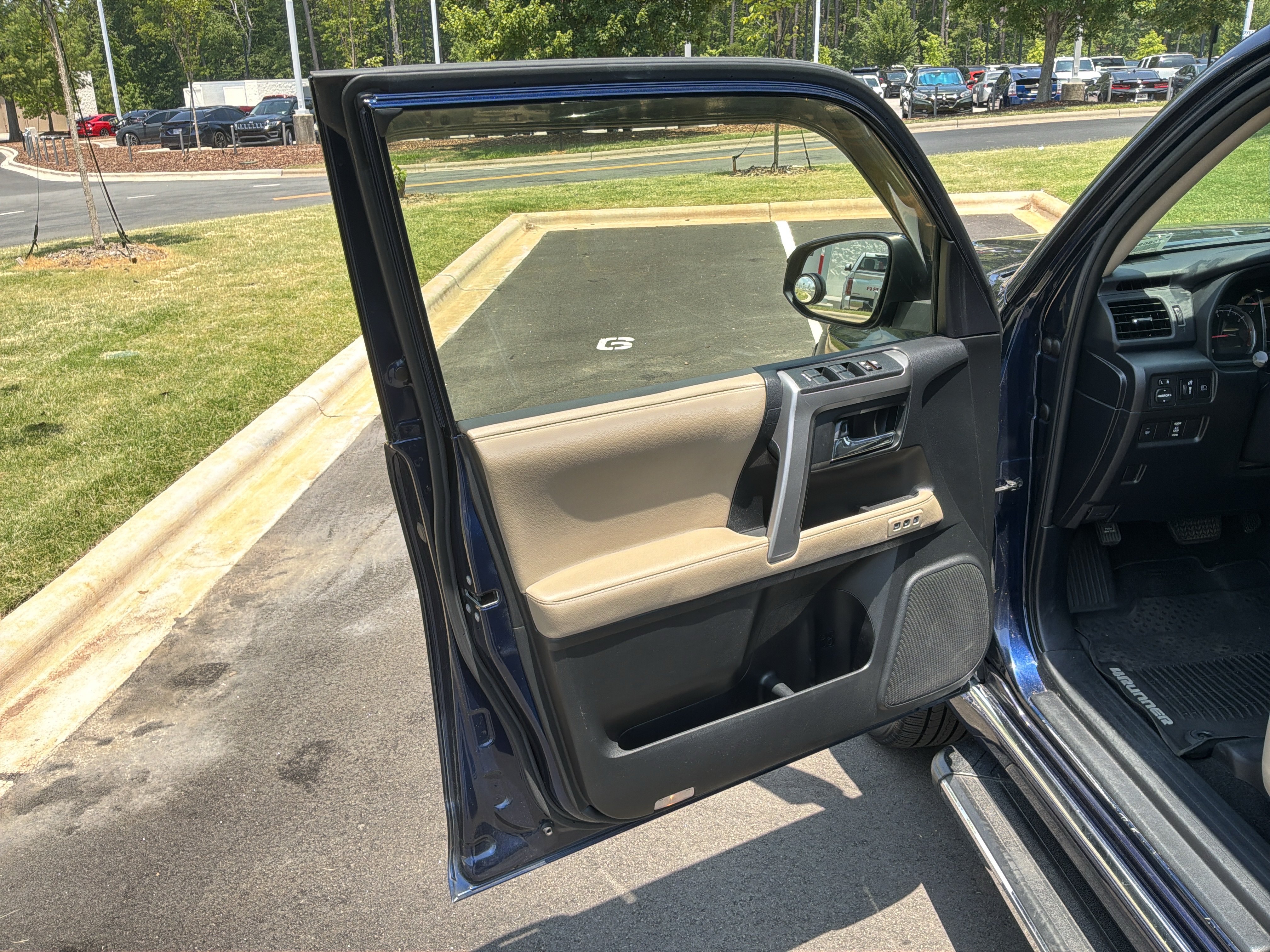 Used 2020 Toyota 4Runner Limited AWD/4WD image 14