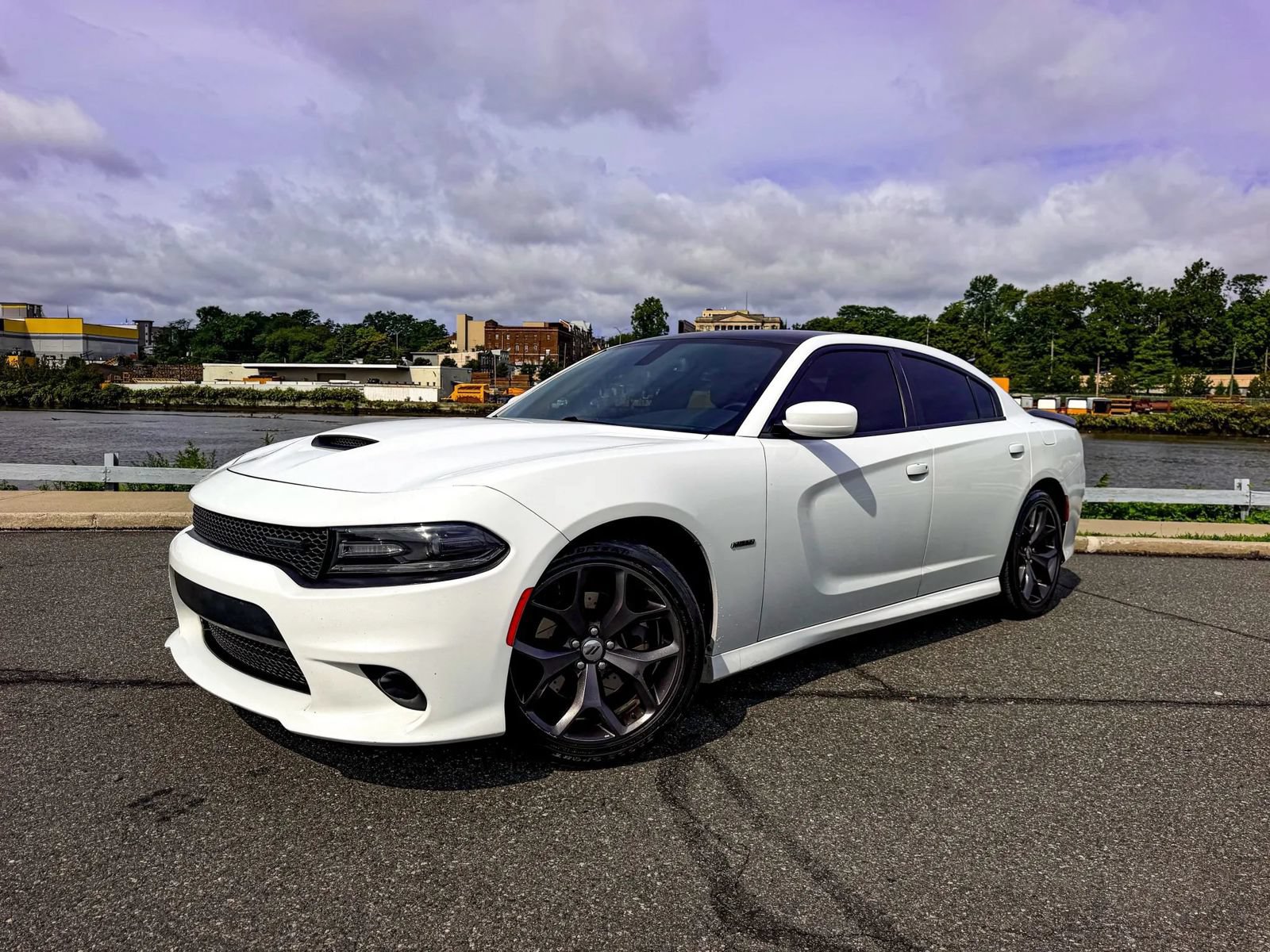 Used 2019 Dodge Charger R/T RWD image 2