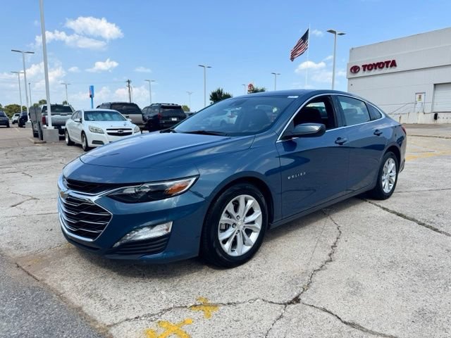 Used 2025 Chevrolet Malibu LT FWD image 2