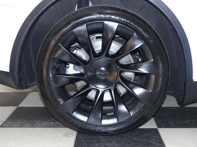 Used 2023 Tesla Model Y AWD image 31