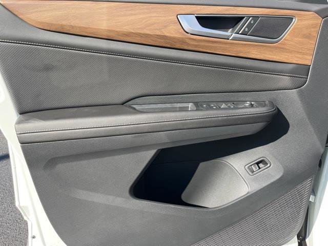 Used 2025 Volkswagen Atlas SE w/ Panoramic Sunroof Package image 16