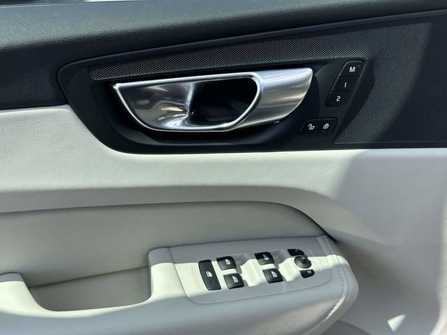 Used 2025 Volvo XC60 B5 Core w/ Climate Package AWD/4WD image 16