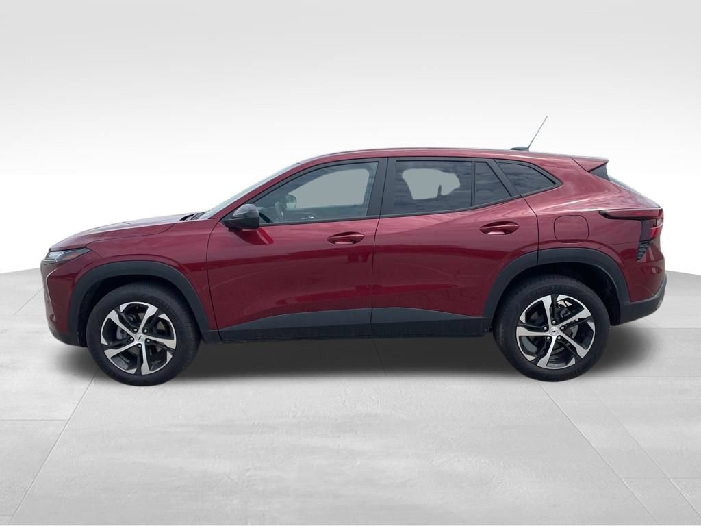 Used 2025 Chevrolet Trax RS w/ Driver Confidence Package FWD image 4
