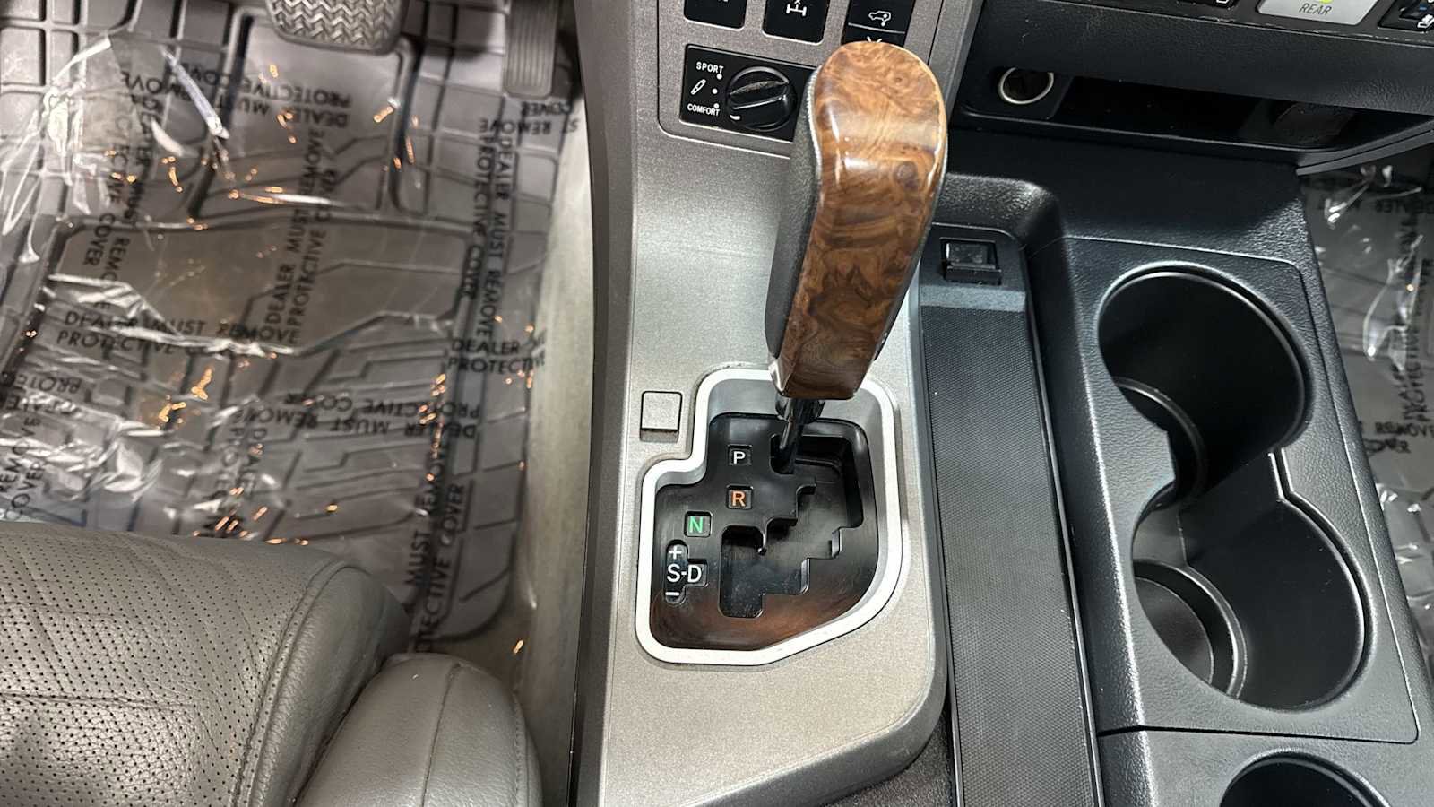 Used 2010 Toyota Sequoia Platinum image 21