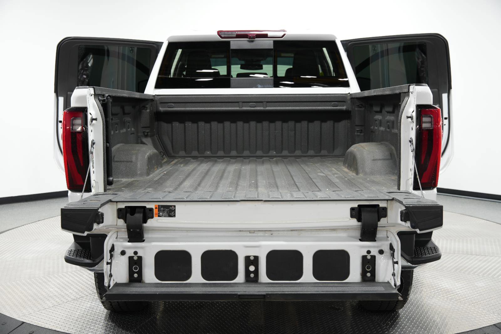 Used 2024 GMC Sierra 2500 SLT w/ SLT Convenience Package image 13