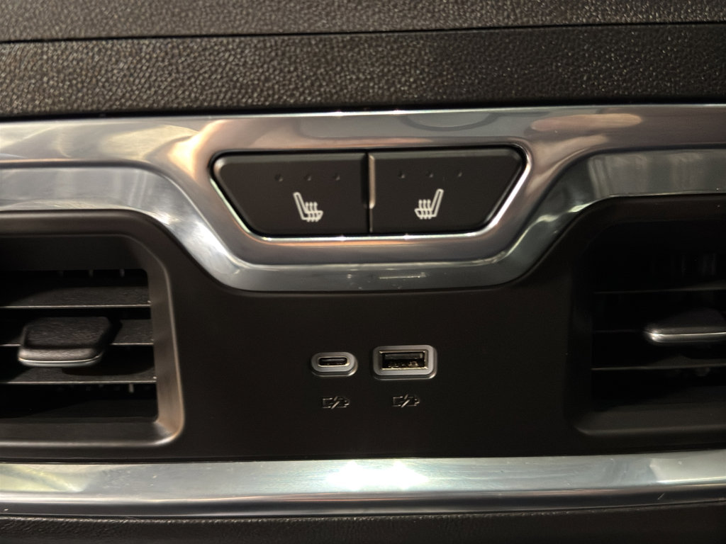 Used 2025 GMC Sierra 3500 Denali Ultimate image 16